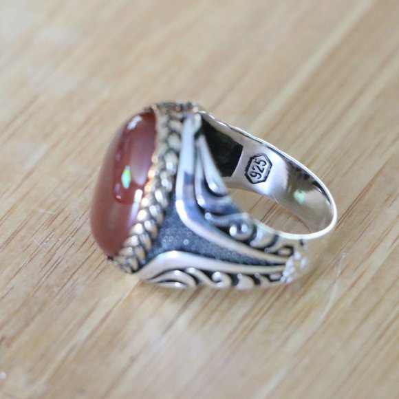 925 Sterling Silver Men's Ring with Red Agate Stone - Picture 13 of 14